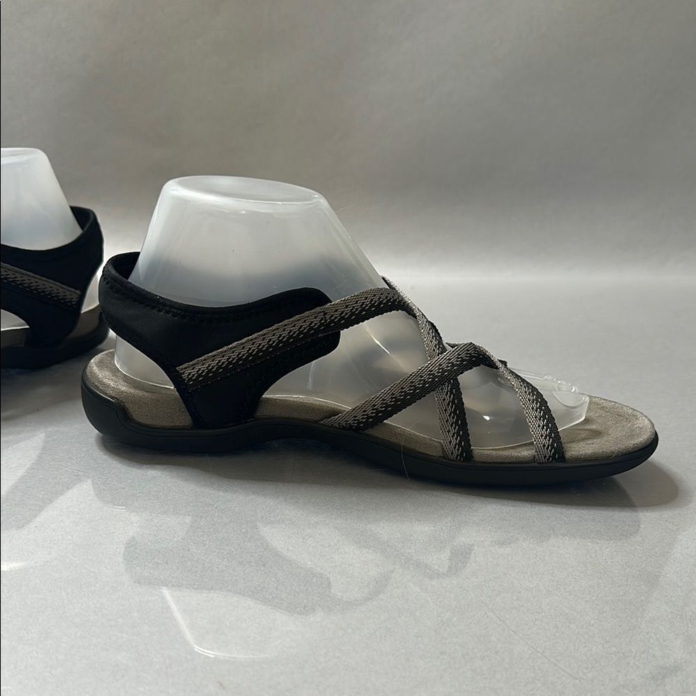 Merrell Women’s Strappy Comfort Sandals – Black/Charcoal
| size 9 | A-1642 - Picture 7 of 15